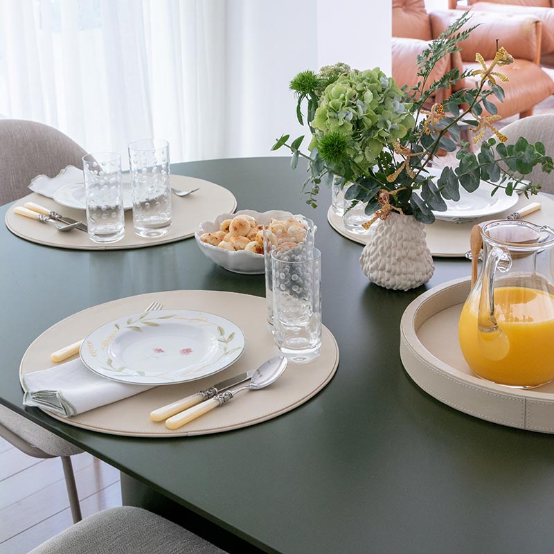 Amor e poesia em uma mesa de meia esta��o