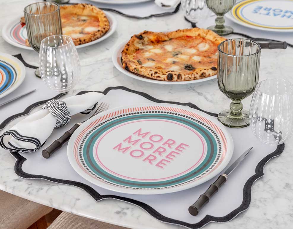 Noite de pizza no domingo.